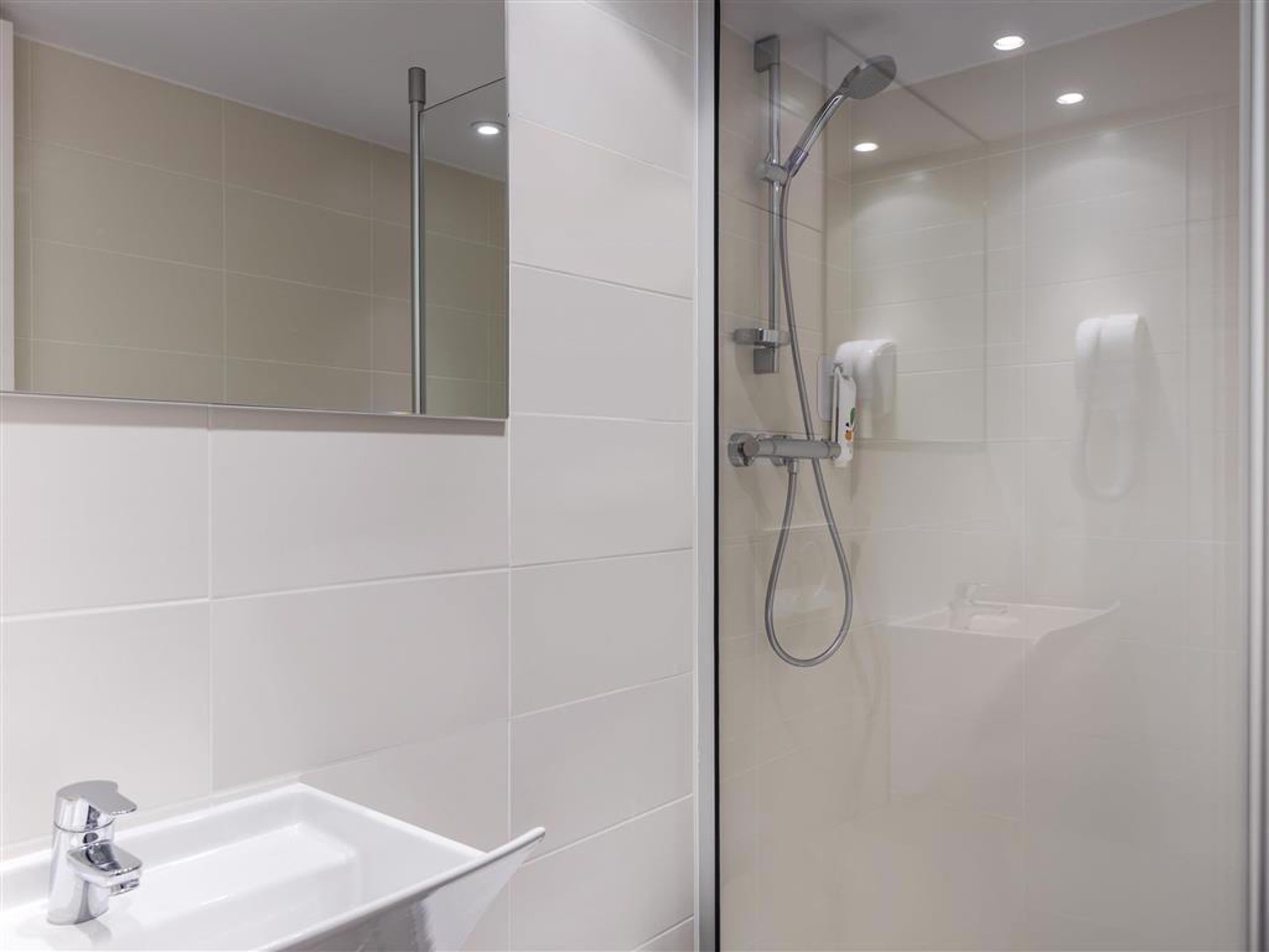 Ibis Styles Paris Eiffel Cambronne Hotel Exterior photo